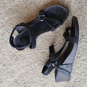 Teva Ysidro Universal Platform Sandal